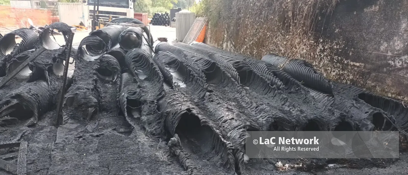 Vibo, incendio nel cantiere del terminal bus: bruciano le tubazioni del progetto Maione da 3 milioni di euro, indagini sulle cause\n