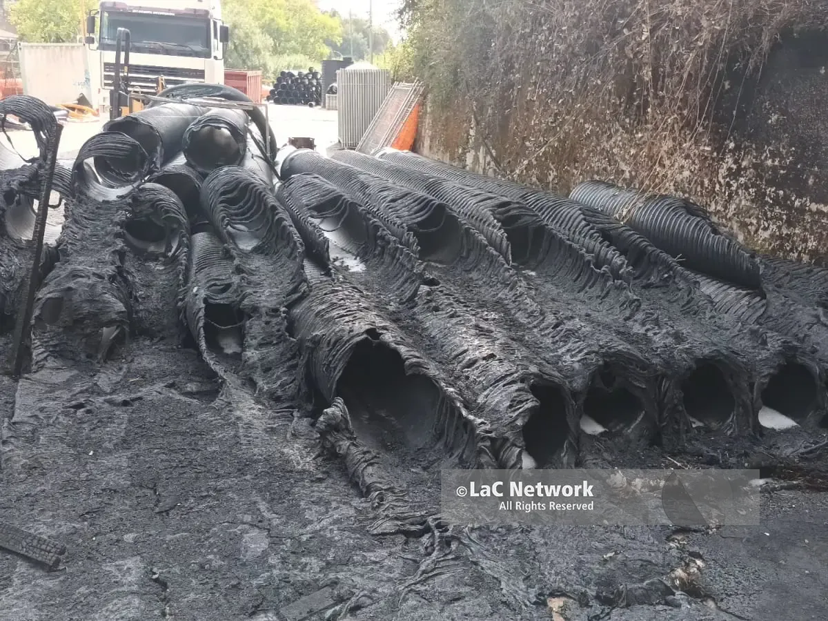 Vibo, incendio nel cantiere del terminal bus: bruciano le tubazioni del progetto Maione da 3 milioni di euro, indagini sulle cause