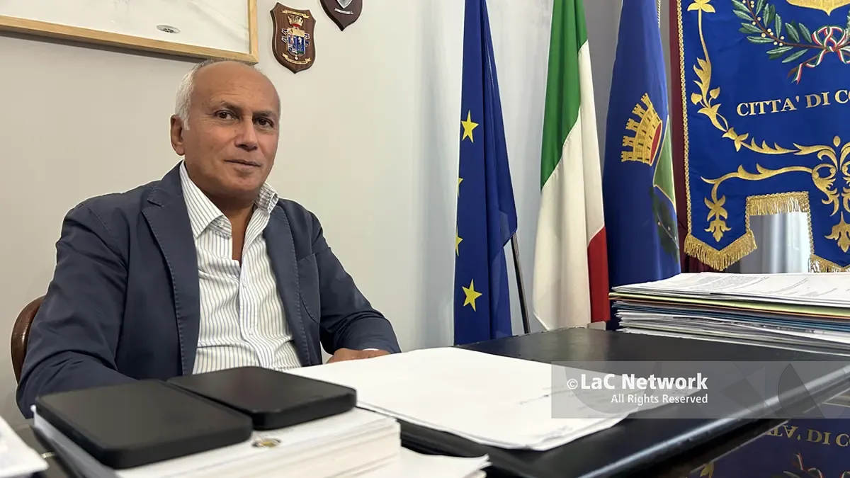 Il sindaco di Cosenza Franz Caruso