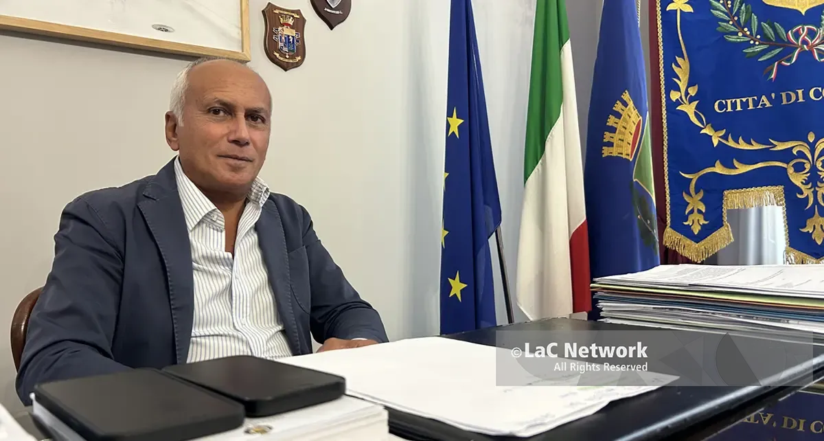 Cosenza, Caruso punta alla ricandidatura: «La mia forza è la libertà. A De Cicco chiedo lealtà»\n