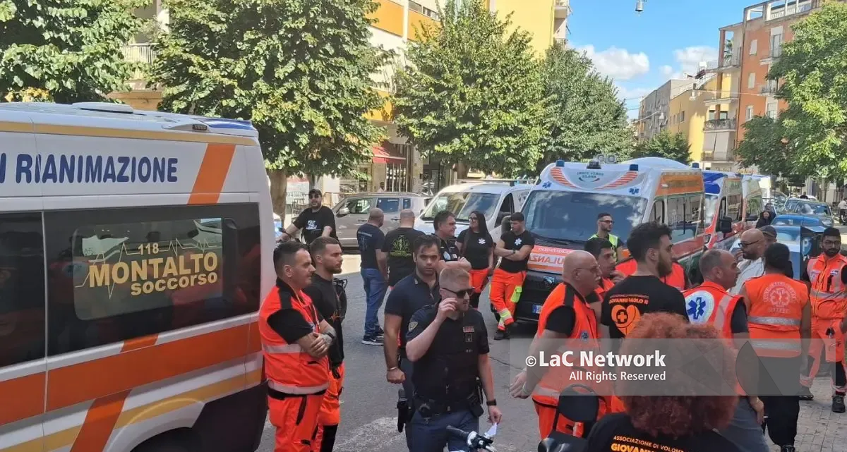 Cosenza, ambulanze davanti all’Asp: le associazioni del 118 chiedono una nuova convenzione\n
