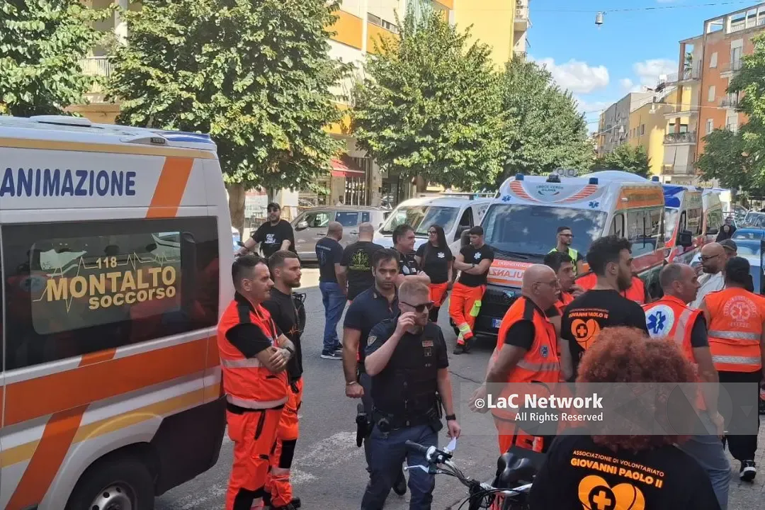 Cosenza, ambulanze davanti all’Asp: le associazioni del 118 chiedono una nuova convenzione\n