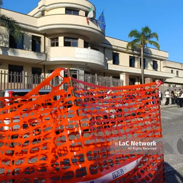 Primo giorno di scuola a Vibo tra emozione\u00A0e disagi: il Berto assediato dai cantieri, il Capialbi riparte nella sede rinnovata\n