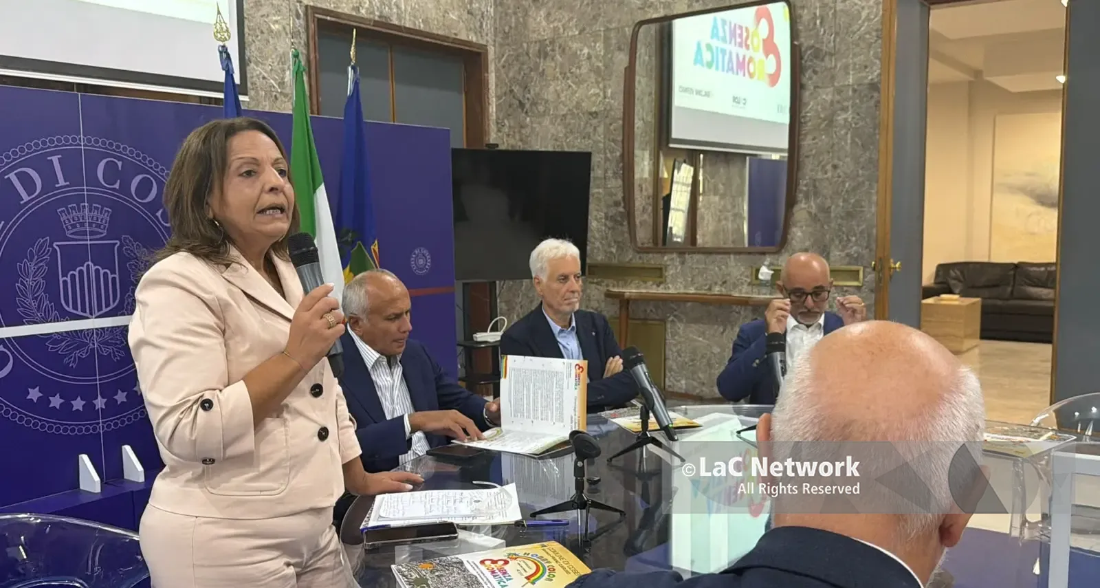 Cosenza presenta il “Piano Colore”, Caruso: «Regole per una città più bella, ma rispettando storia e identità»\n