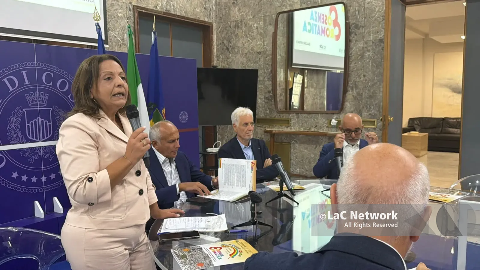 Cosenza presenta il “Piano Colore”, Caruso: «Regole per una città più bella, ma rispettando storia e identità»\n