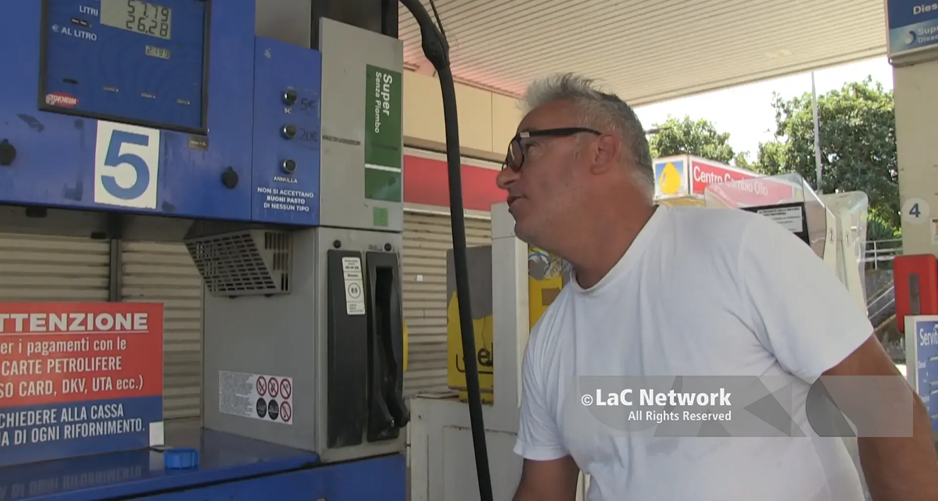 Carburanti, nel Vibonese prezzi da incubo e c’è chi fa scorta con le taniche. Automobilisti disperati: «Impossibile anche lavorare»\n