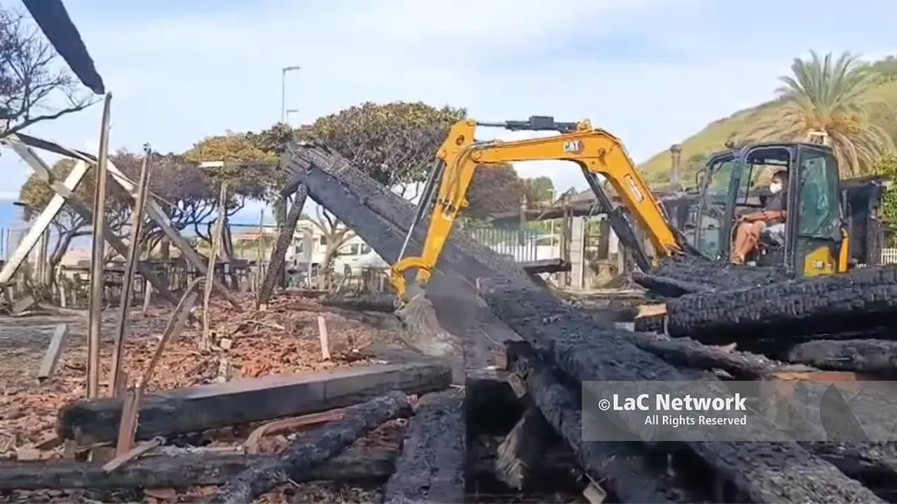 Pizzo, devastante incendio alla Marinella: il Lido Acqua Azzurra distrutto dalle fiamme, l’ipotesi del corto circuito\n