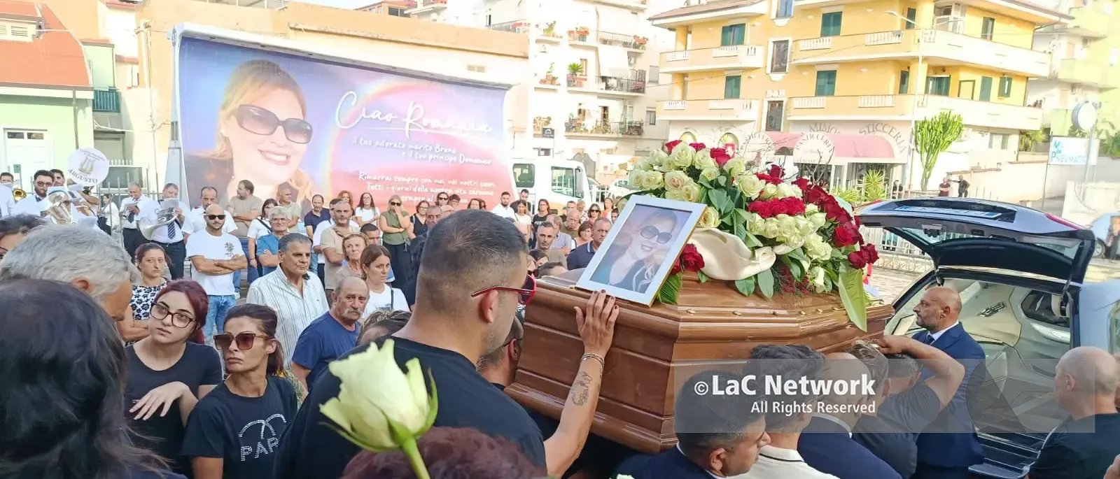 Romania Piccolo, tra lacrime e rose bianche\u00A0Vibo Marina si stringe al marito Bruno e al figlio di 4 anni che ancora non sa\n