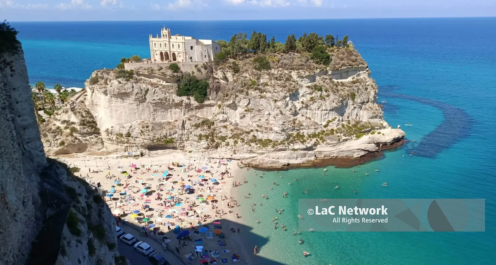 «A Tropea non c’è spazio per le sagre. E\u00A0gli Spritz bar sono una triste realtà, ha ragione il New York Times»:\u00A0il turismo secondo il sindaco Macrì\n