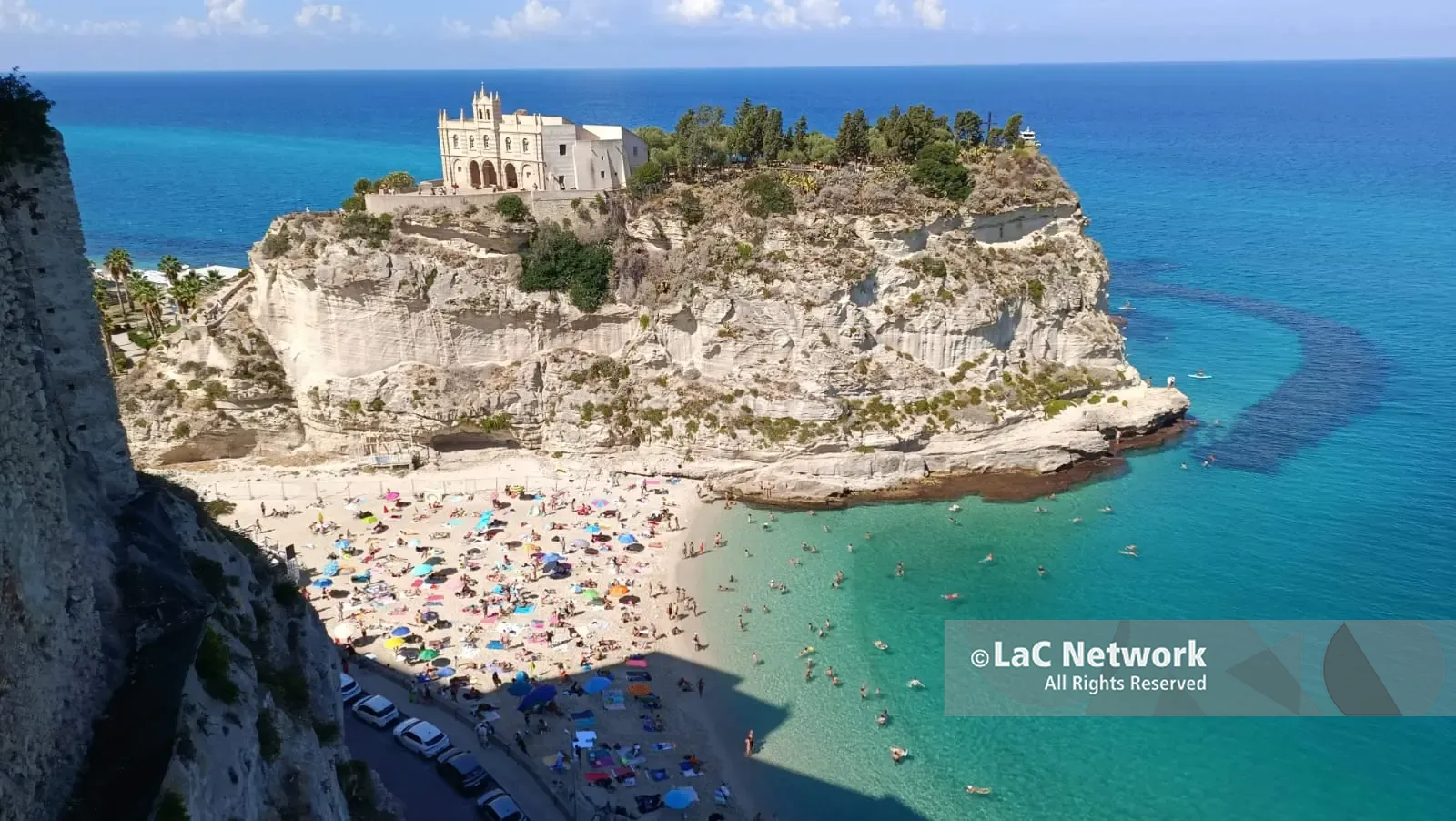 «A Tropea non c’è spazio per le sagre. E\u00A0gli Spritz bar sono una triste realtà, ha ragione il New York Times»:\u00A0il turismo secondo il sindaco Macrì\n