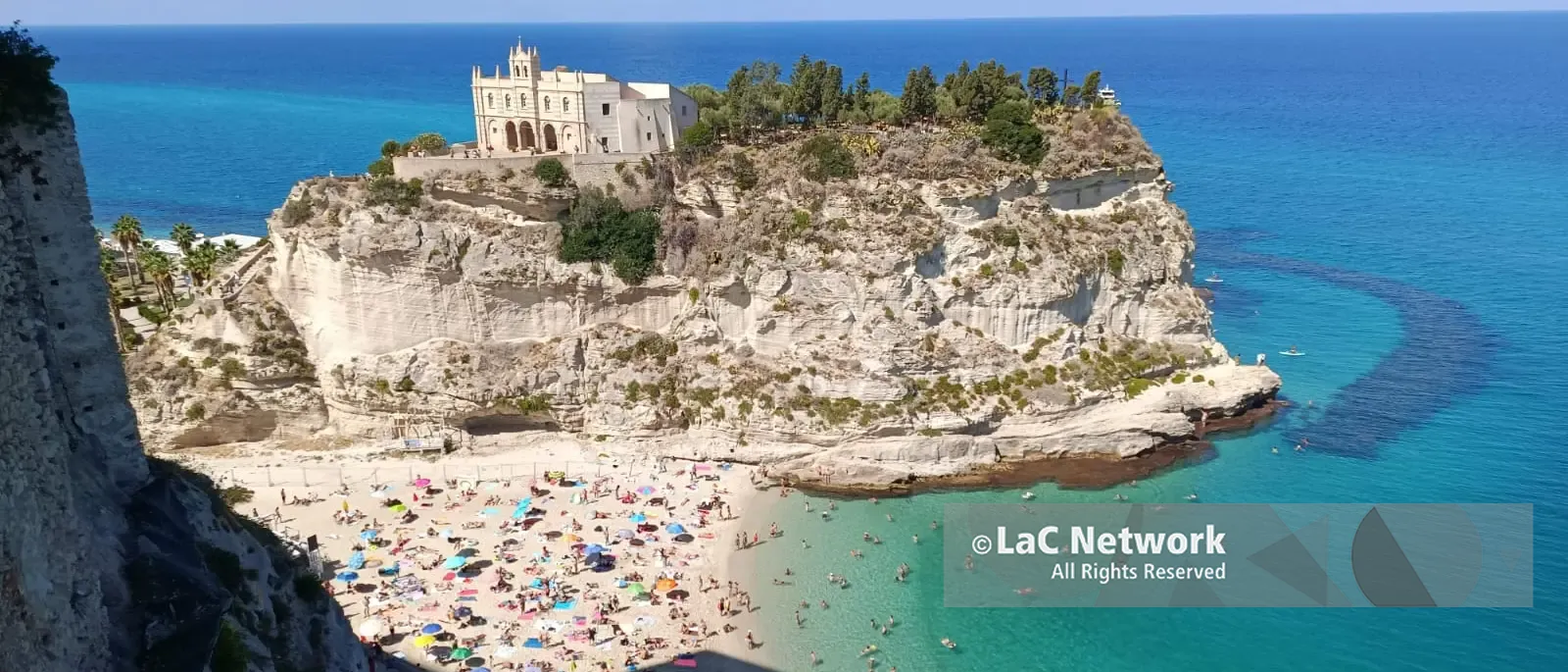 «A Tropea non c’è spazio per le sagre. E\u00A0gli Spritz bar sono una triste realtà, ha ragione il New York Times»:\u00A0il turismo secondo il sindaco Macrì\n