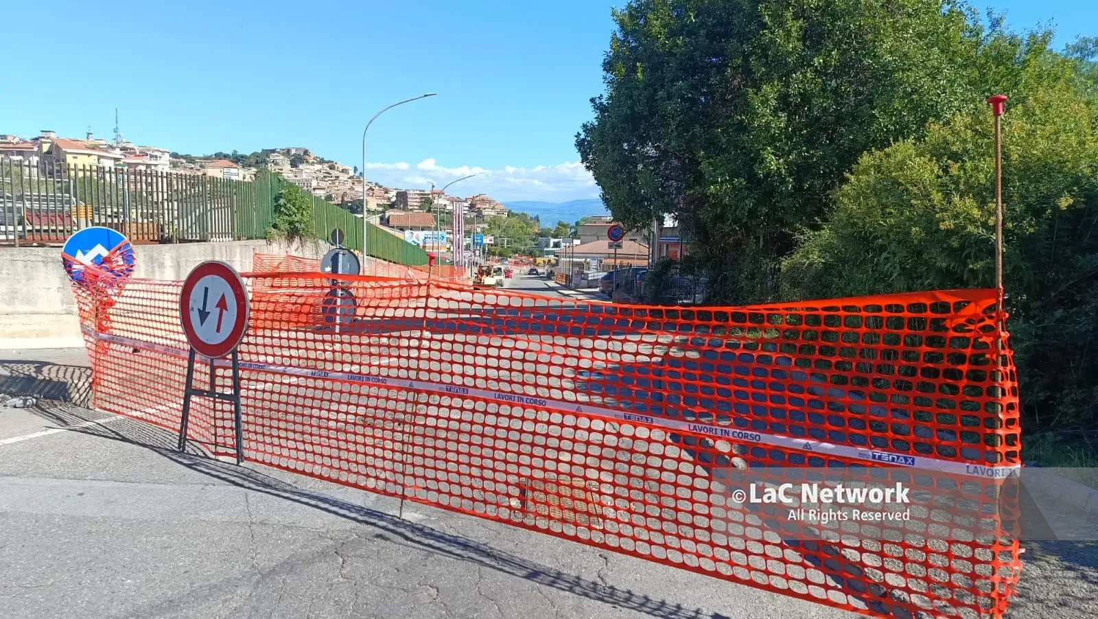 Cantiere\u00A0davanti al liceo Berto, scatta la stretta su via degli Artigiani: senso unico in salita e primi dubbi sulla sicurezza\n