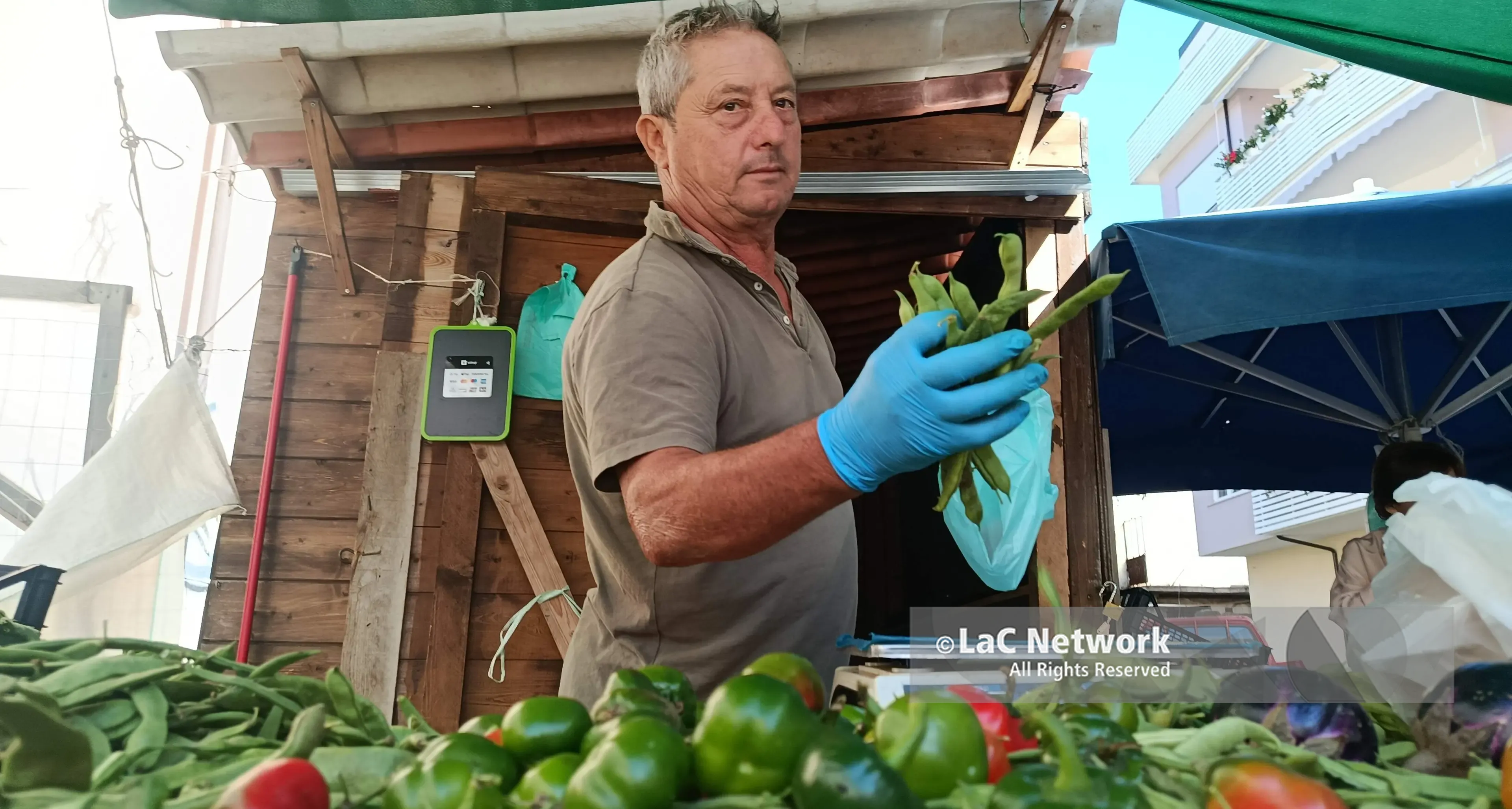 Fagiolini a 8 euro, caro carburante e siccità svuotano le tasche dei vibonesi: una giornata al mercato ortofrutticolo\n