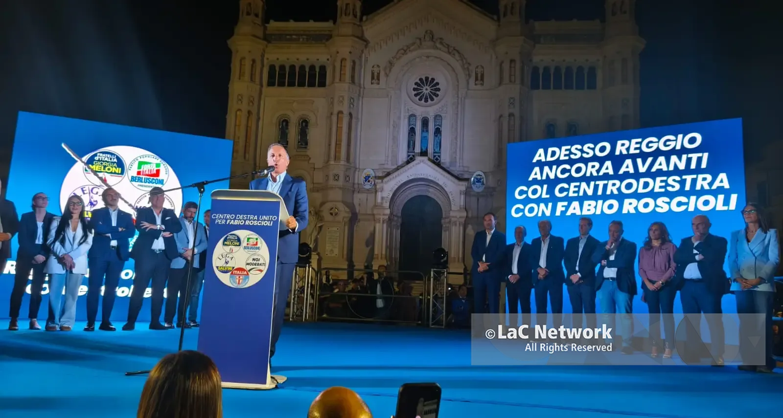 Roscioli chiude la campagna in piazza Duomo: «Non vengo a fare il ruffiano, rispetto il territorio e lavorerò per Reggio»\n