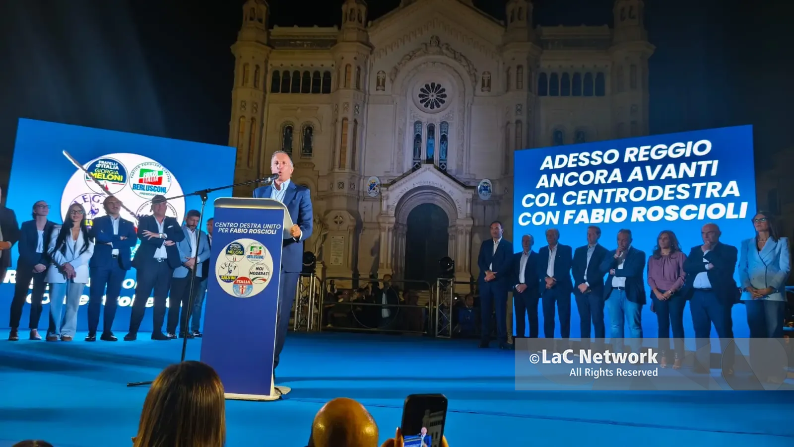 Roscioli chiude la campagna in piazza Duomo: «Non vengo a fare il ruffiano, rispetto il territorio e lavorerò per Reggio»\n