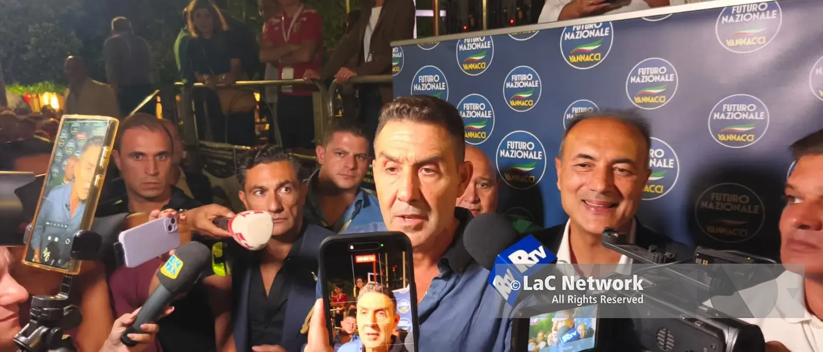 A Reggio Calabria va in scena la commedia del risentimento tra Barabba, diavoli danteschi e luci staccate\n