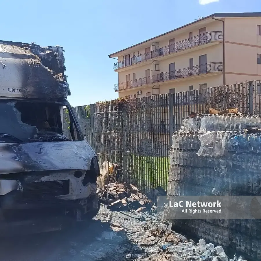 Vibo, furgone del\u00A0Di Pro Shop in fiamme nella notte: esclusa la matrice dolosa,\u00A0incendio partito dalla batteria\n