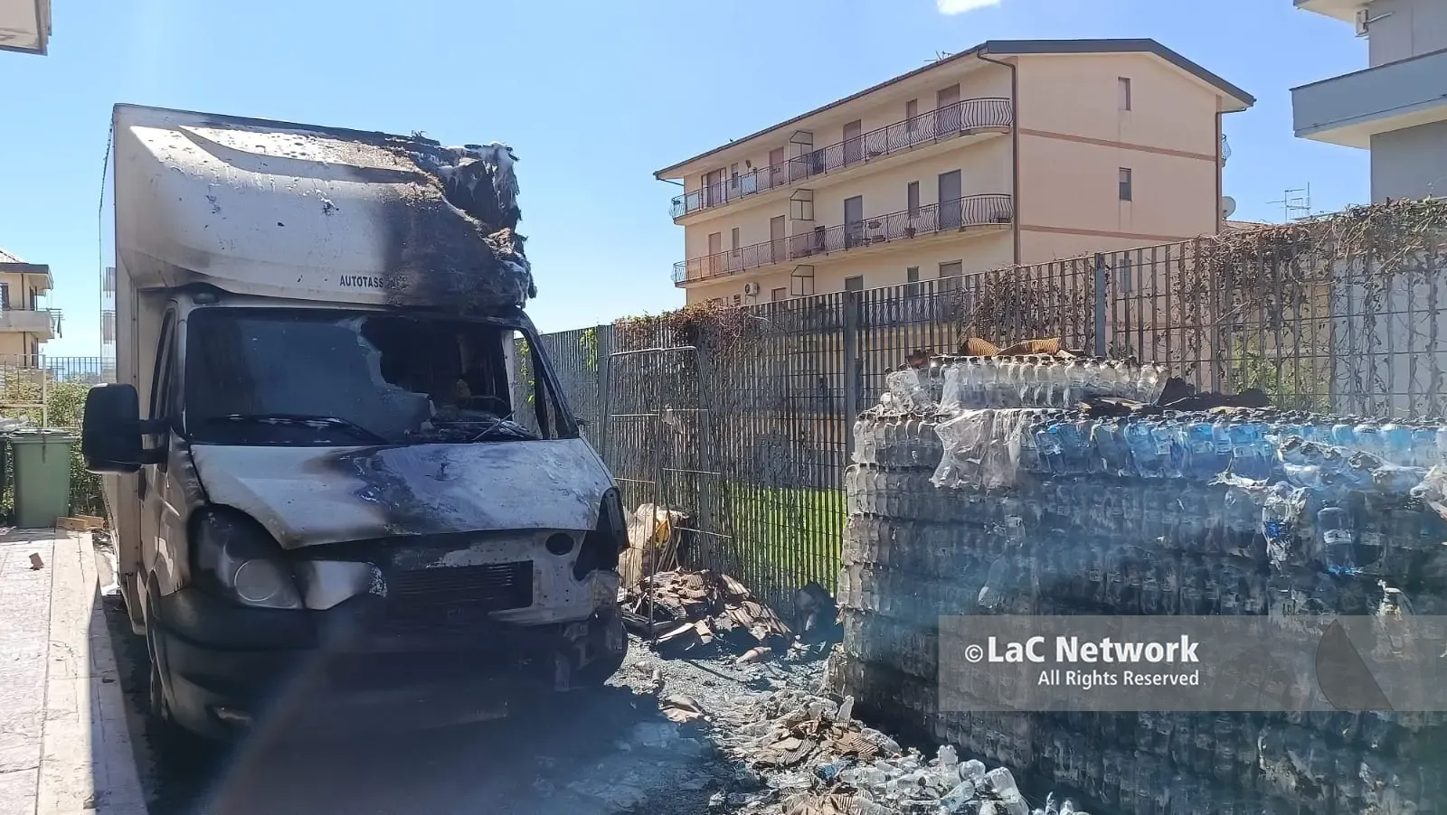 Vibo, furgone del\u00A0Di Pro Shop in fiamme nella notte: esclusa la matrice dolosa,\u00A0incendio partito dalla batteria\n