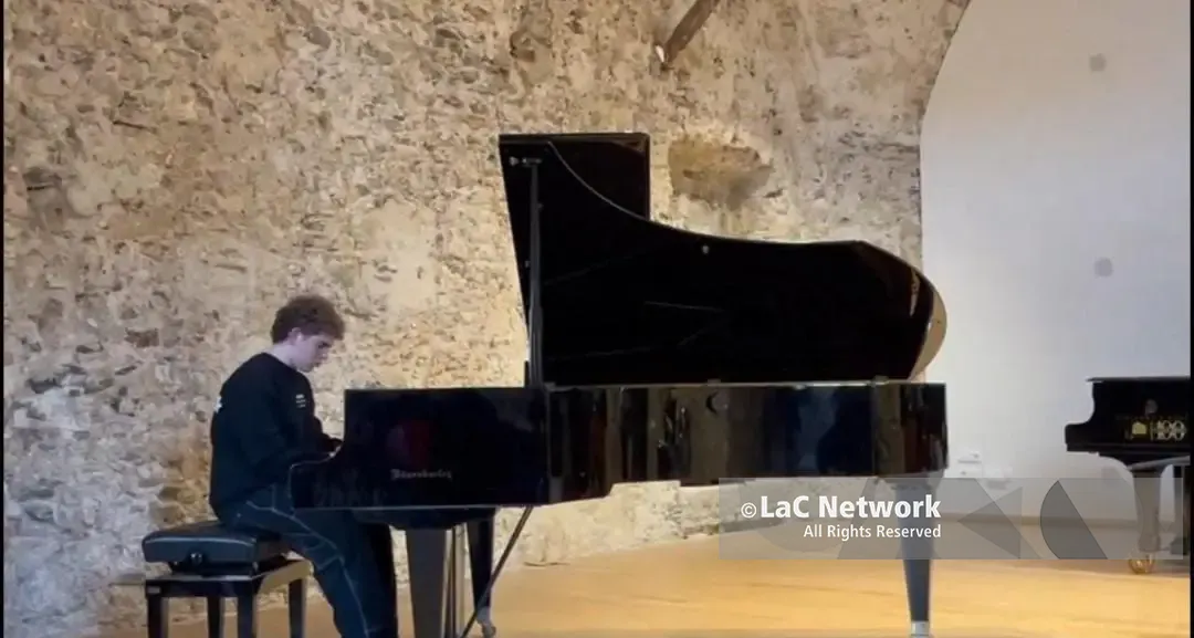 Dalla Calabria alla Spagna, il giovane pianista vibonese Alberto Greco porta il jazz oltreconfine\n