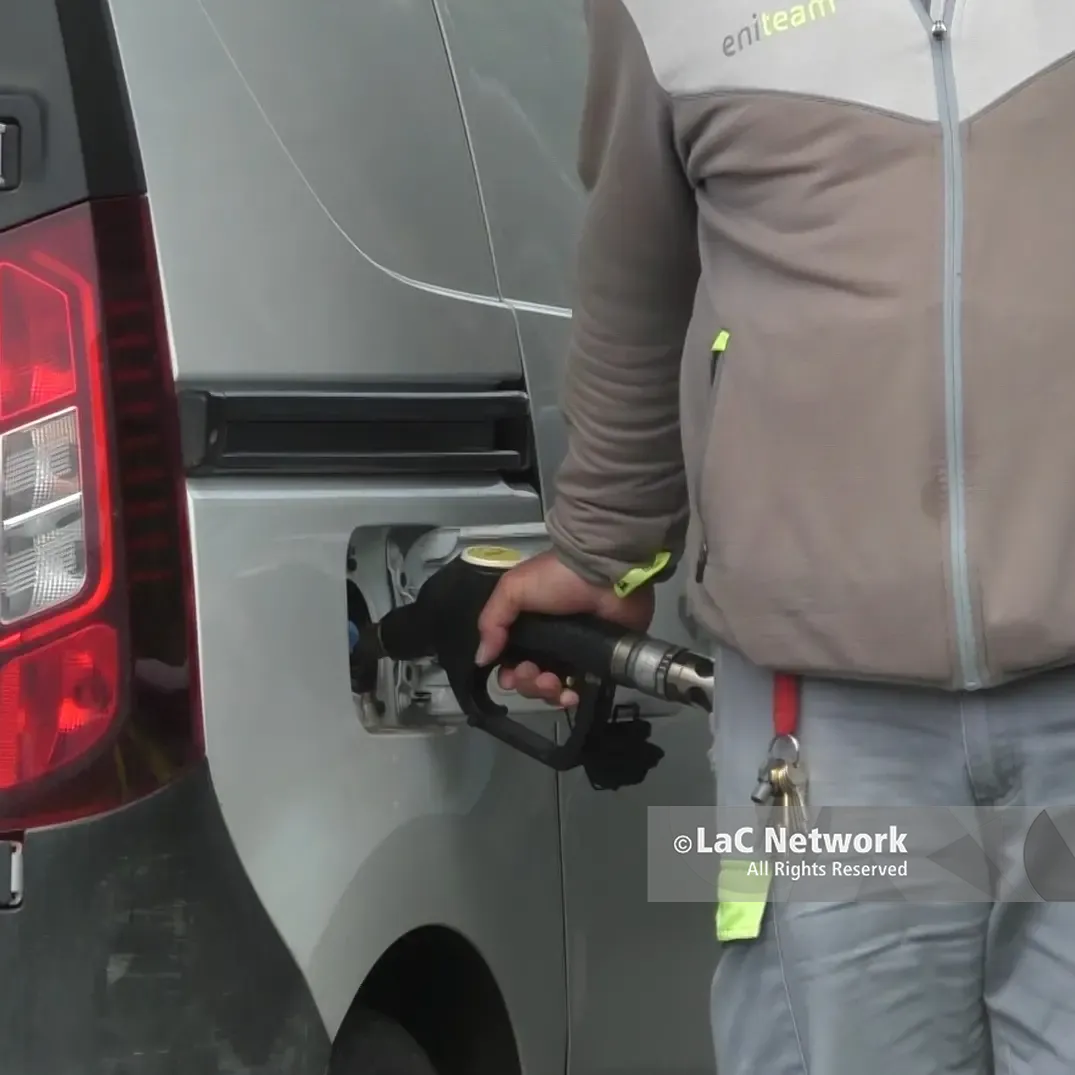 Carburanti, dopo Eni anche Ip mette un limite ai prezzi: lo “sconto” scatta da domani\n