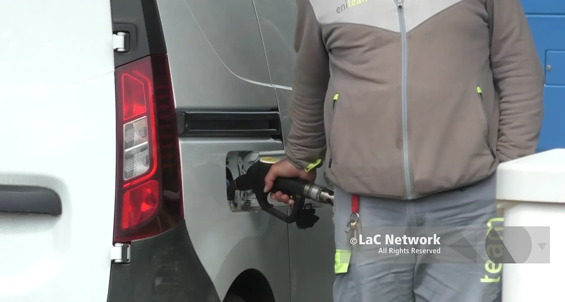 Carburanti, dopo Eni anche Ip mette un limite ai prezzi: lo “sconto” scatta da domani\n