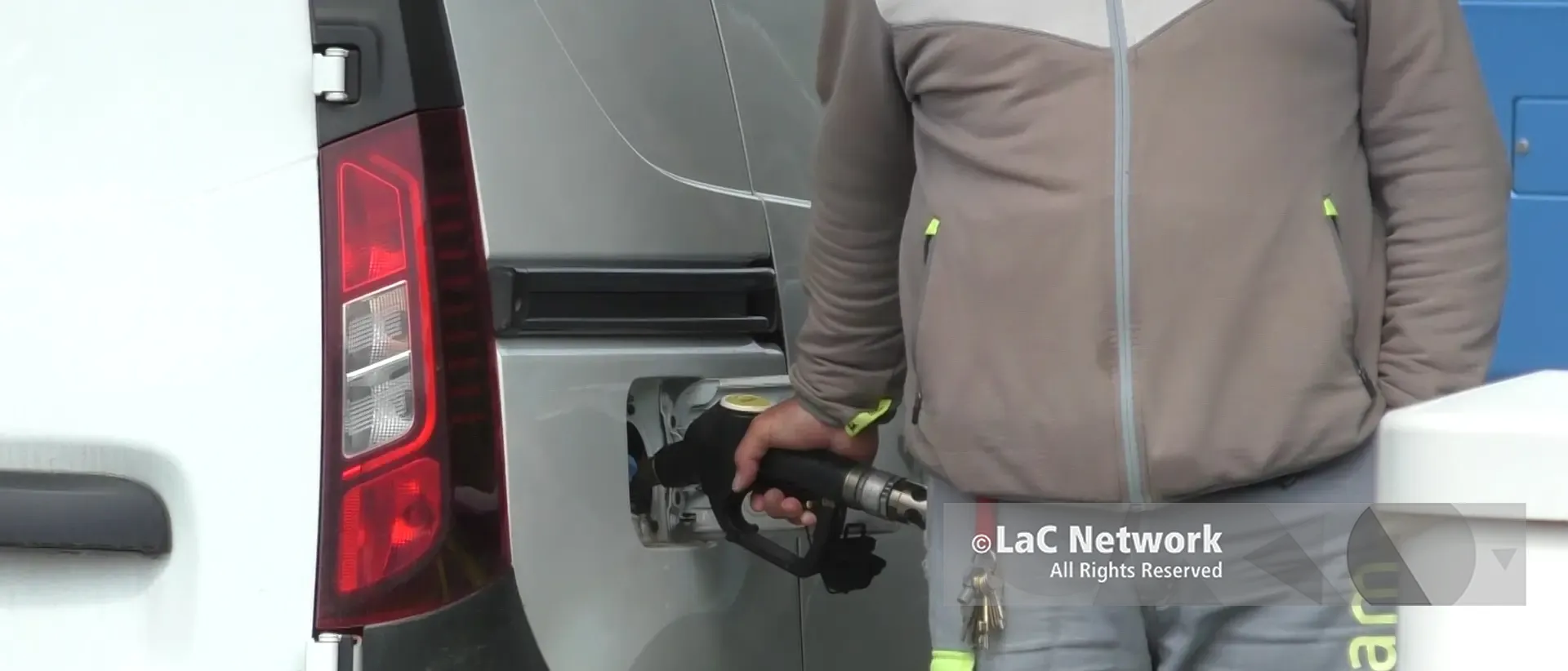 Carburanti, dopo Eni anche Ip mette un limite ai prezzi: lo “sconto” scatta da domani\n