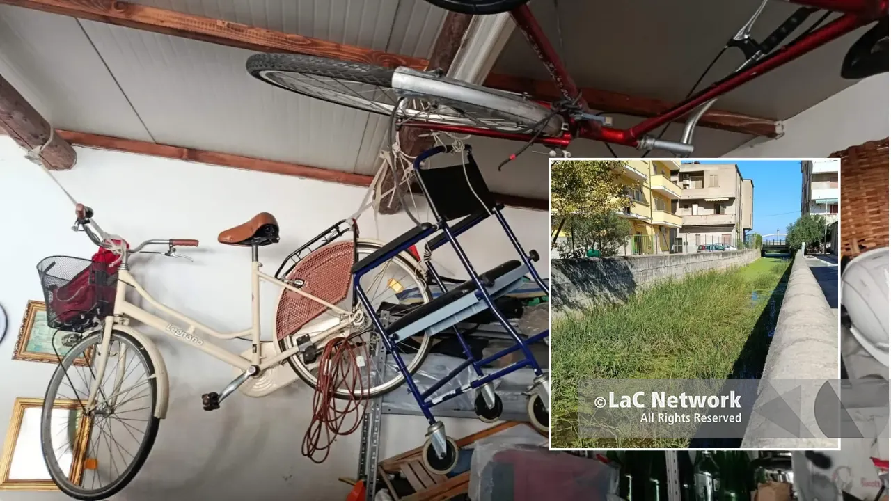 A Vibo Marina c’è chi fissa al soffitto le cose per salvarle dagli allagamenti: «Le nostre vite appese come soppressate»\n