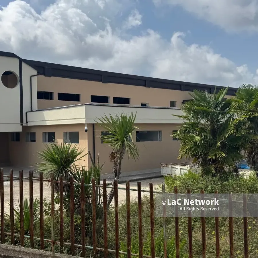 Piscina comunale di Vibo ancora chiusa, l’opposizione incalza: «C’è voluto meno tempo per costruirla 25 anni fa»\n