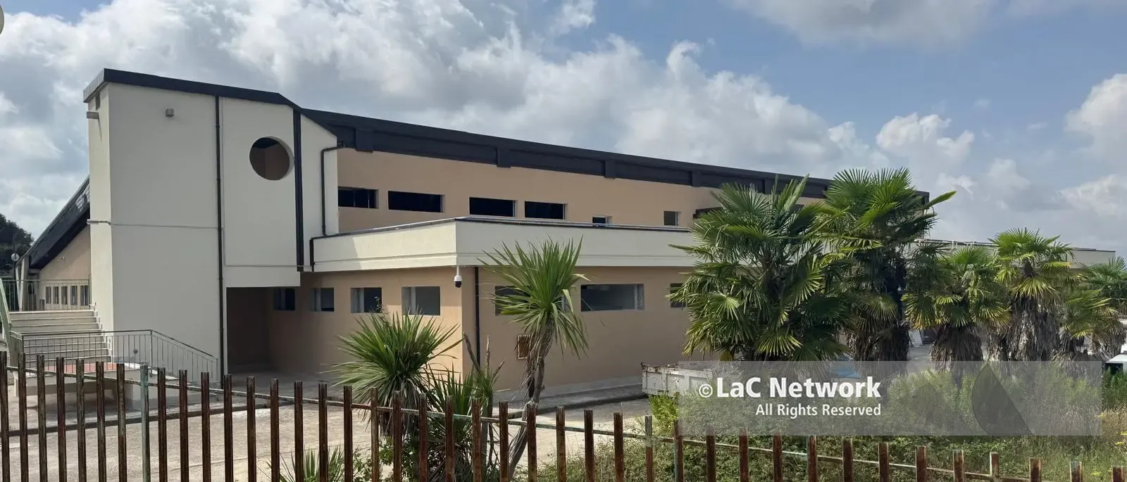 Piscina comunale di Vibo ancora chiusa, l’opposizione incalza: «C’è voluto meno tempo per costruirla 25 anni fa»\n