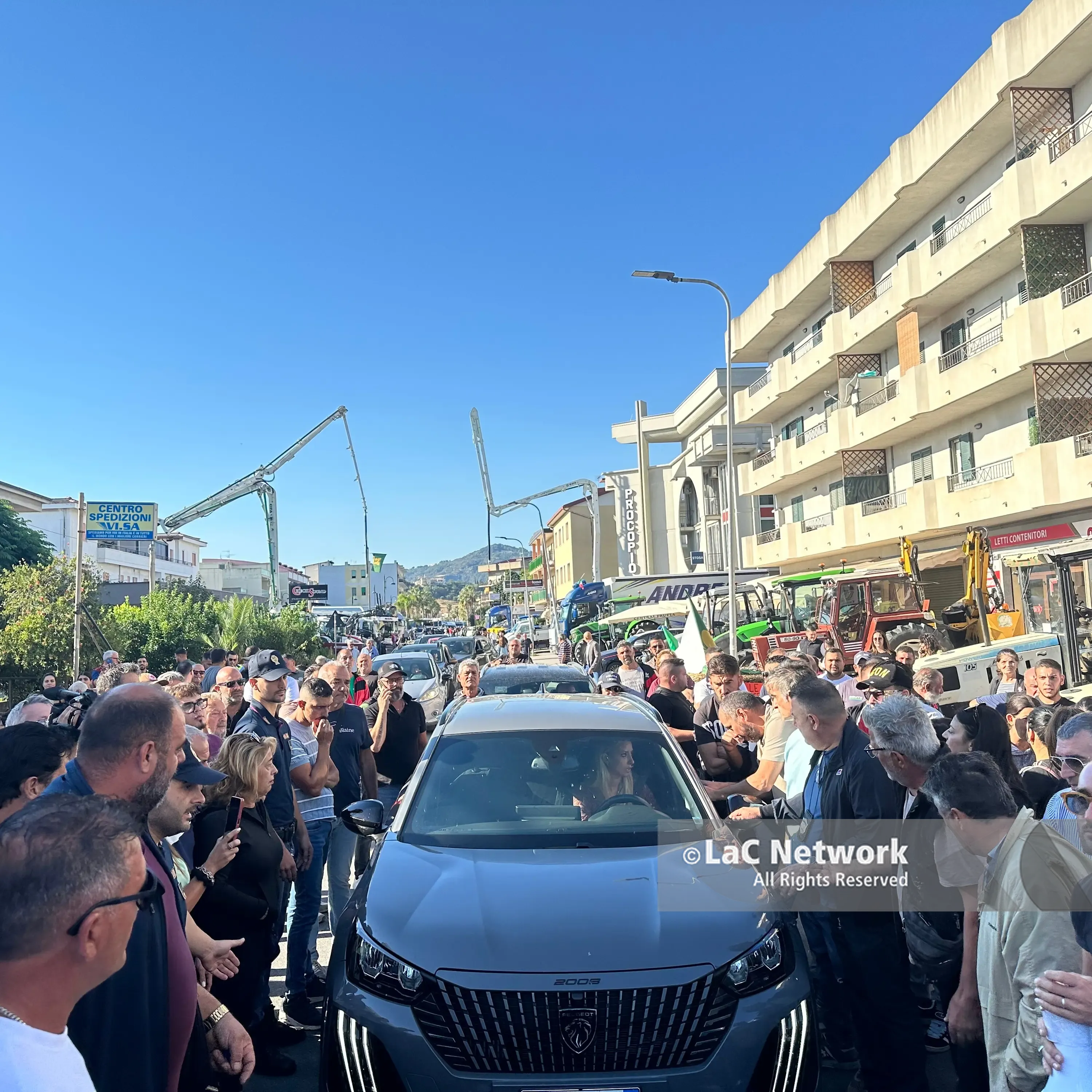 Davoli, protesta contro il caro carburante: SS 106 bloccata e\u00A0traffico in tilt\n
