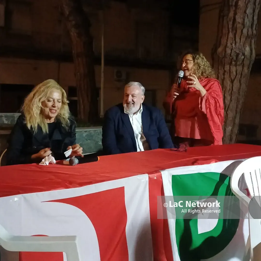 Michele Emiliano alla Festa dell'Unità di Vibo: «I\u00A0magistrati sono come arbitri di calcio, la giustizia al 100% non esiste»\n