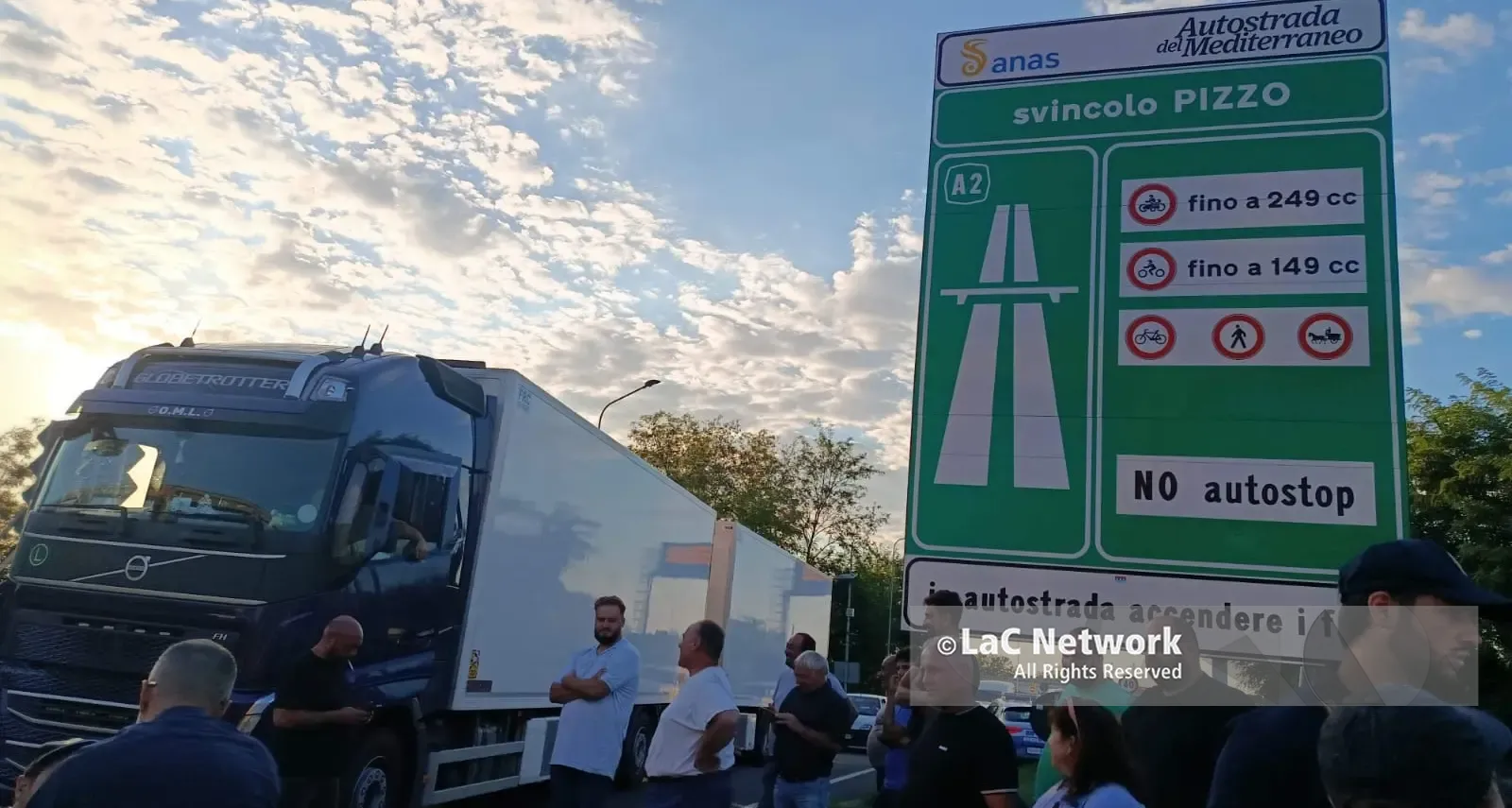 Protesta Tir in Calabria, il Codacons avverte: «Se i blocchi non finiscono oggi, denunce in Procura»\n