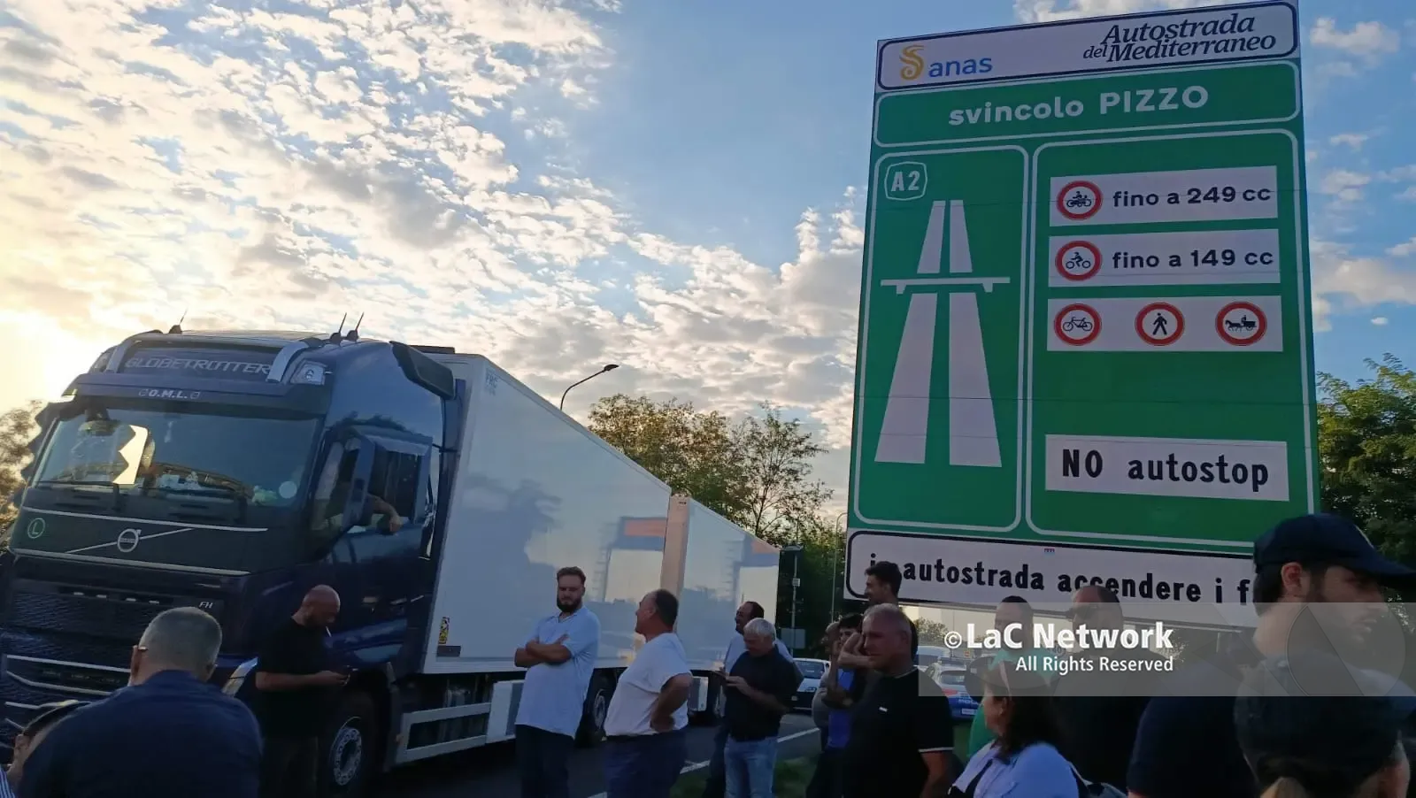 Protesta Tir in Calabria, il Codacons avverte: «Se i blocchi non finiscono oggi, denunce in Procura»\n