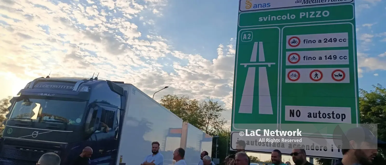 Protesta Tir in Calabria, il Codacons avverte: «Se i blocchi non finiscono oggi, denunce in Procura»\n