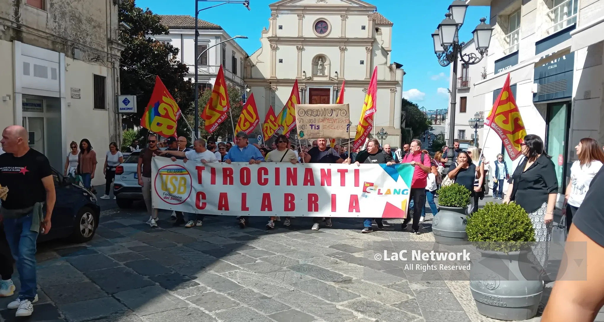 Tis, protesta dei tirocinanti a Catanzaro: «La Regione garantisca un futuro a tutti, nessuno venga lasciato indietro»\n