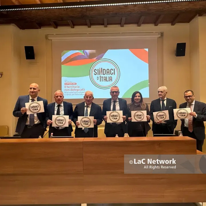 Nasce il movimento politico “Sindaci d’Italia”, Magorno presidente: «Non siamo contro nessuno, siamo per i cittadini»\n