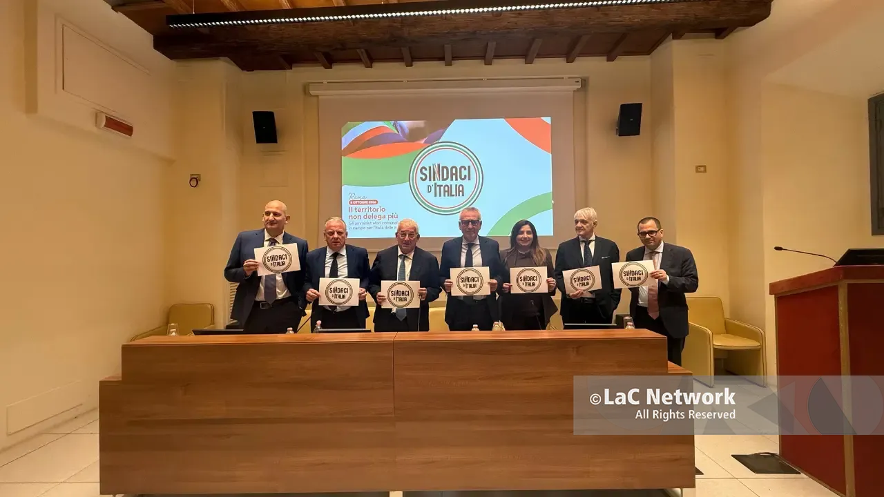 Nasce il movimento politico “Sindaci d’Italia”, Magorno presidente: «Non siamo contro nessuno, siamo per i cittadini»\n