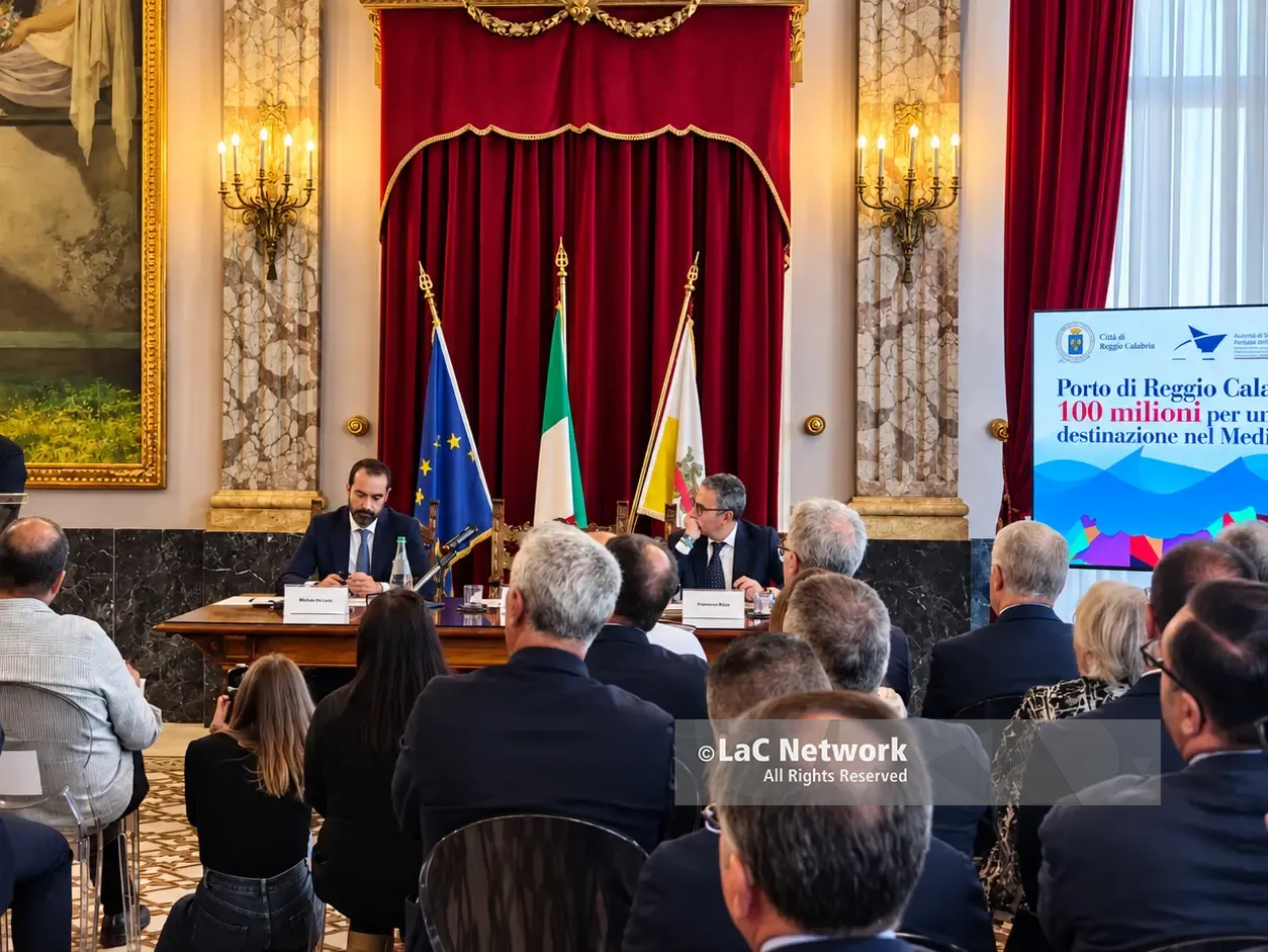 Porto di Reggio, la trasformazione entra nel vivo. Cantieri e progetti ridisegnano lo scalo: sarà l’hub turistico del Mediterraneo