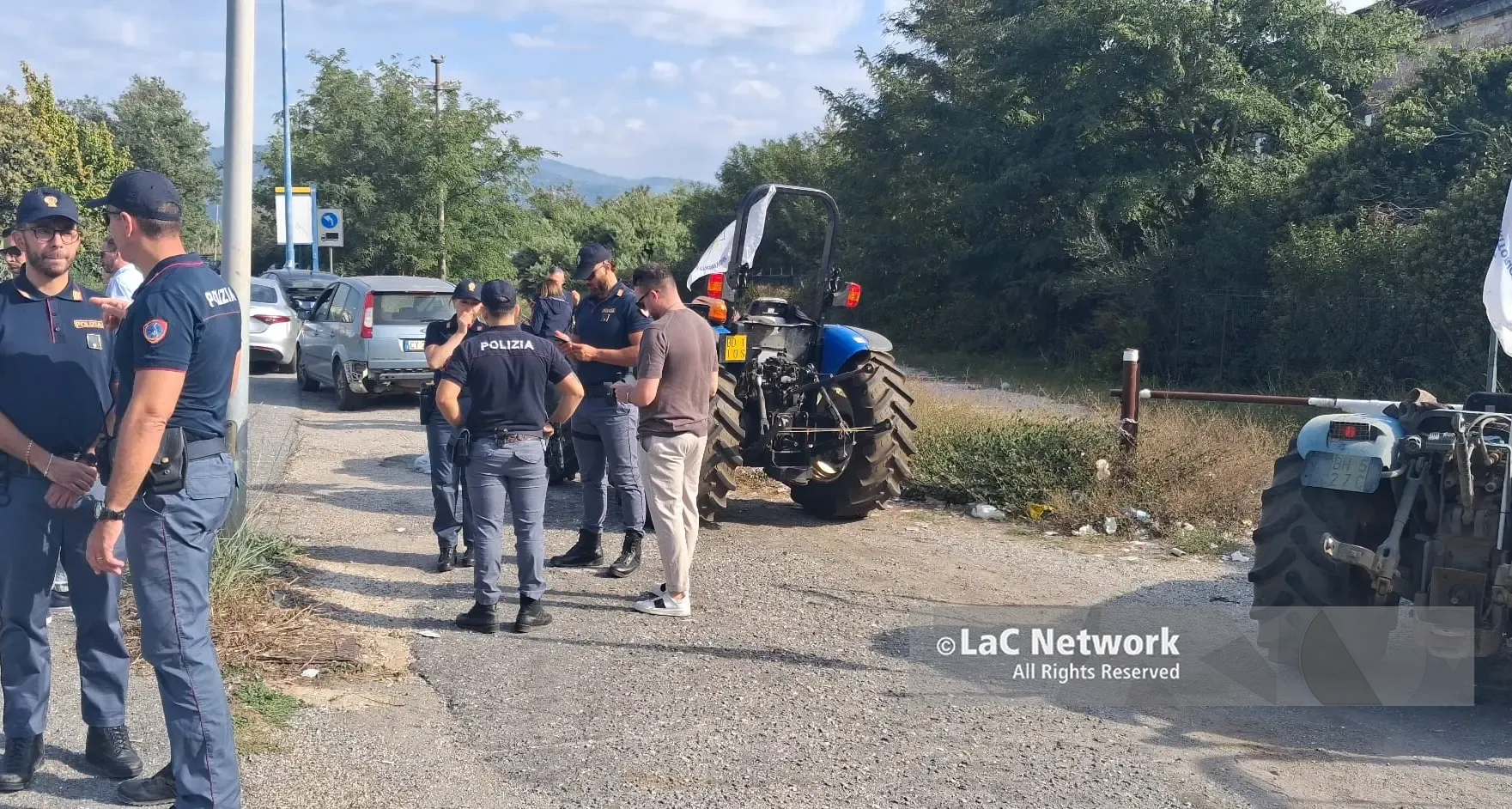 La protesta degli agricoltori si sposta a Lamezia nei pressi dell’aeroporto, andrà avanti tutta la giornata\n
