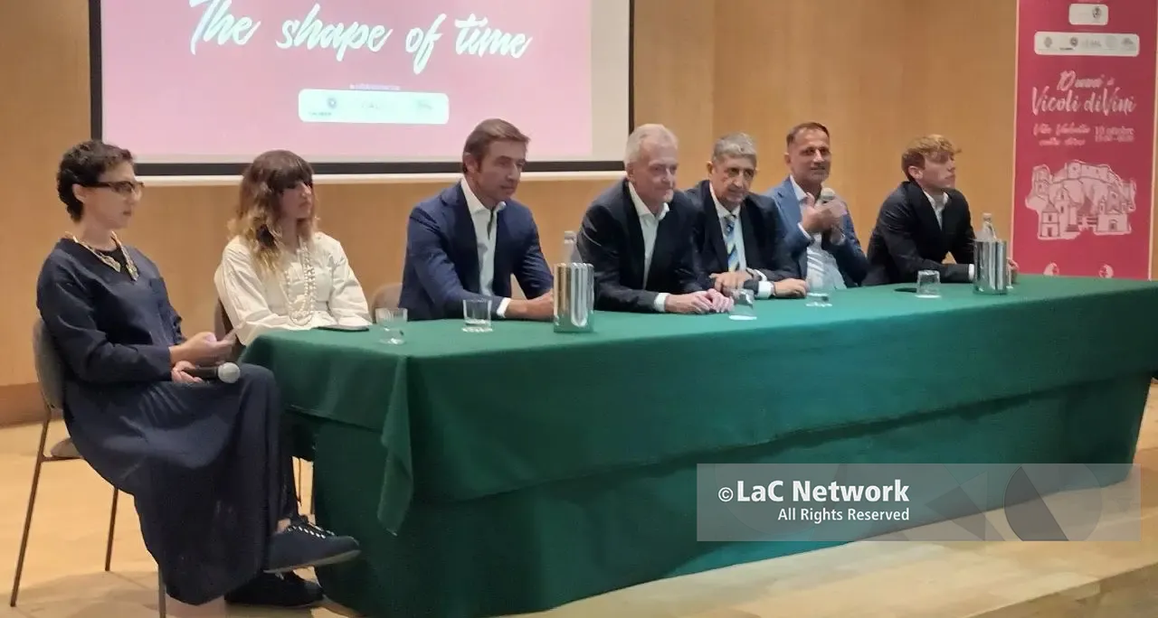 Vicoli diVini, Vibo\u00A0si prepara a brindare per la decima edizione: 35 cantine, degustazioni e musica nel cuore del centro storico\n