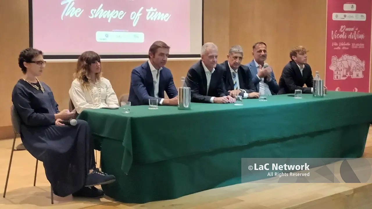 Vicoli diVini, Vibo\u00A0si prepara a brindare per la decima edizione: 35 cantine, degustazioni e musica nel cuore del centro storico\n
