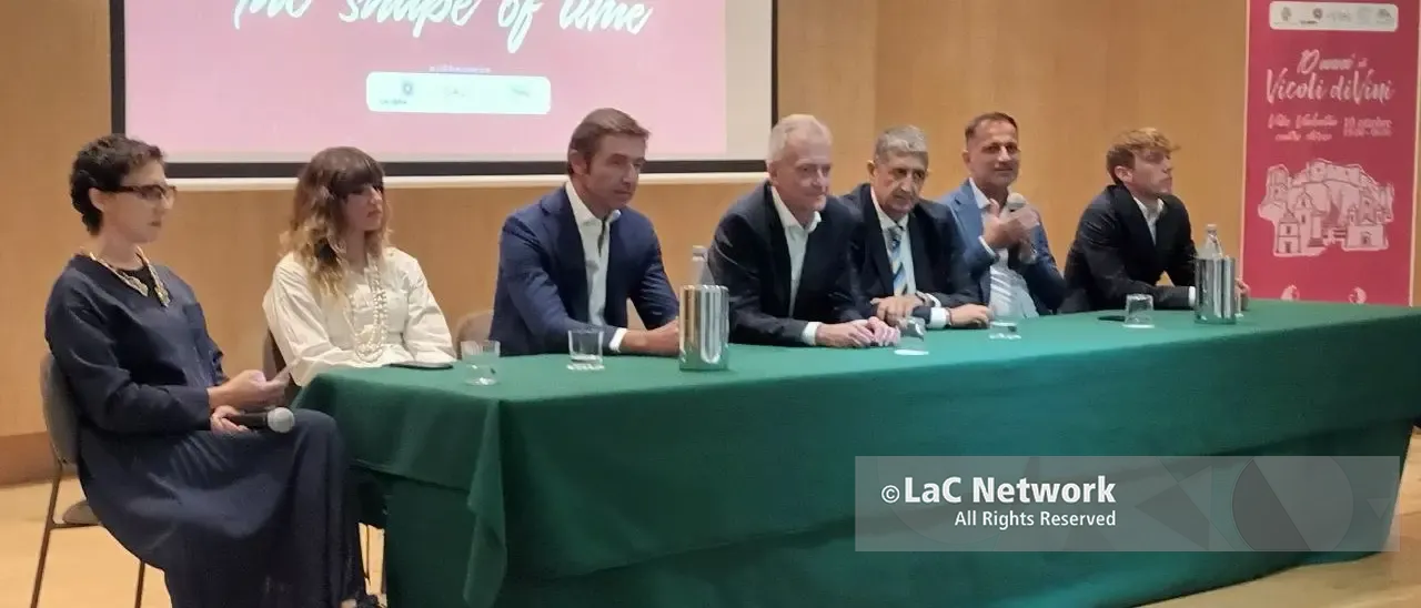Vicoli diVini, Vibo\u00A0si prepara a brindare per la decima edizione: 35 cantine, degustazioni e musica nel cuore del centro storico\n
