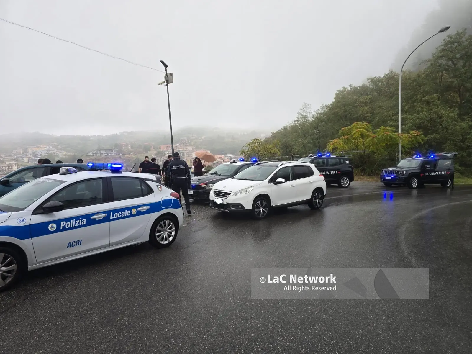 Acri, operazione congiunta di carabinieri e polizia locale: quattro persone in caserma\n\n\n\n\u00A0\n