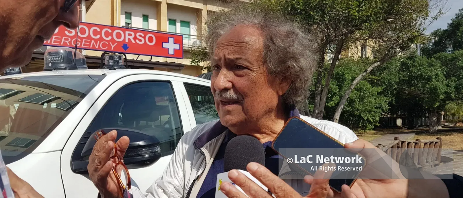 Roccaforte del Greco isolata, pullman intrappolato tra due frane. Il sindaco Nucera: «Si è rischiata la tragedia»\n