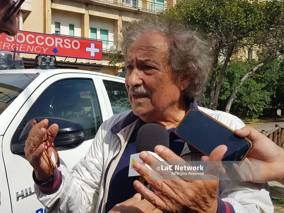 Roccaforte del Greco isolata, pullman intrappolato tra due frane. Il sindaco Nucera: «Si è rischiata la tragedia»