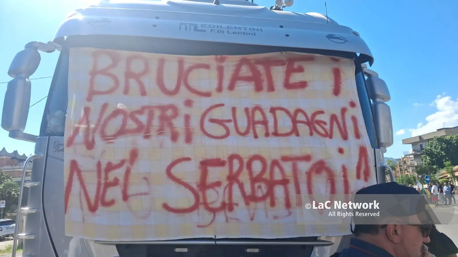 Caro carburanti in Calabria, 15 milioni per agricoltori e autotrasportatori: mercoledì si decide come distribuirli\n