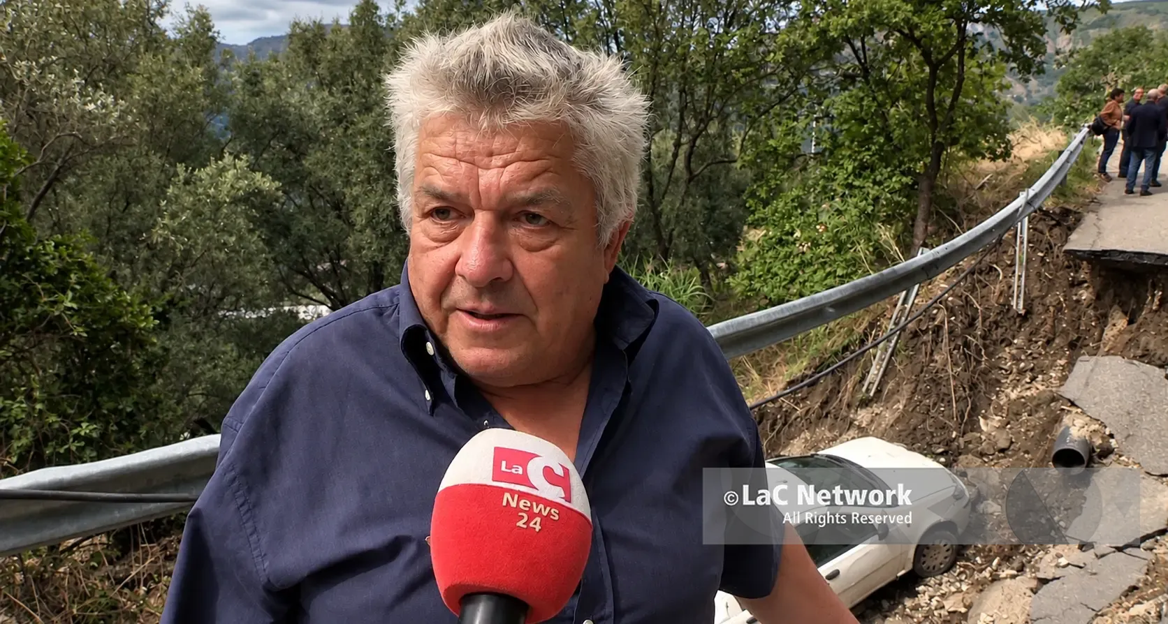 «Sono vivo per miracolo»: il racconto di Rocco Romeo tornato sul luogo dove la voragine lo ha inghiottito con l’auto\n