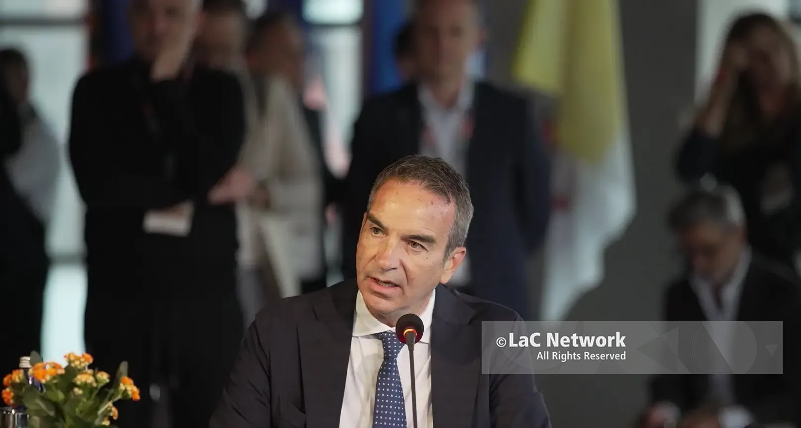Occhiuto evoca la fiducia sulla riforma dei trasporti e l’opposizione lo sfida sui numeri:\u00A0legislatura a rischio?\n