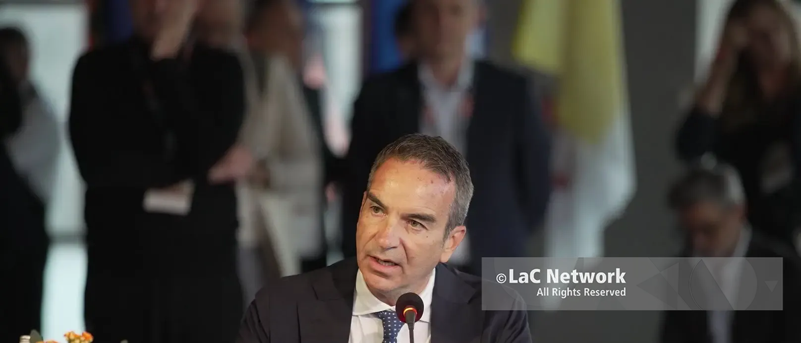 Occhiuto evoca la fiducia sulla riforma dei trasporti e l’opposizione lo sfida sui numeri:\u00A0legislatura a rischio?\n