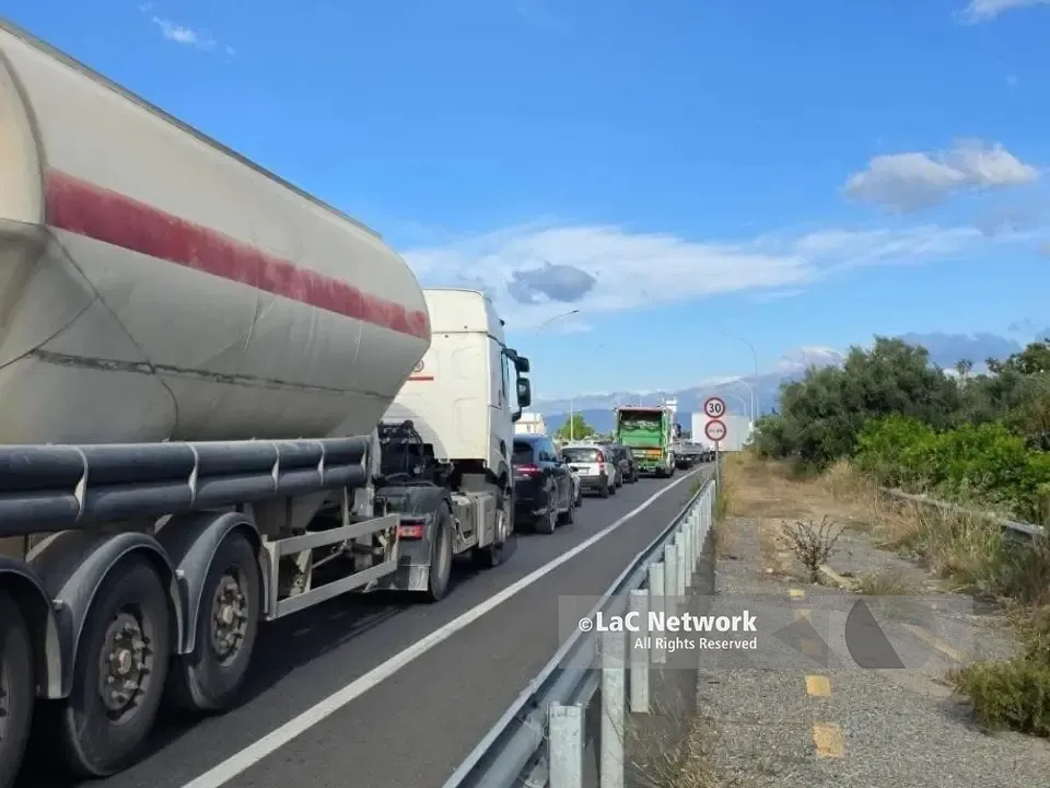 In Calabria distributori a secco e file per il gasolio: gli autotrasportatori minacciano il fermo nazionale